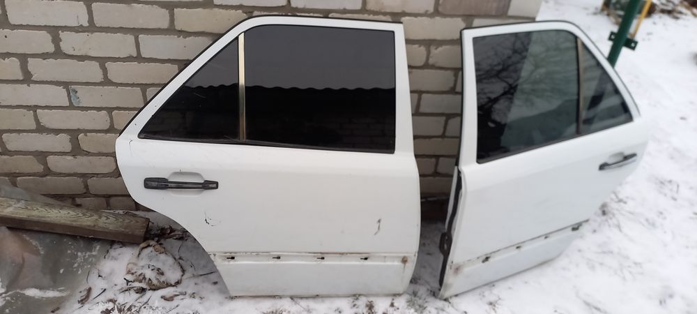 Продам двері мерседес 124