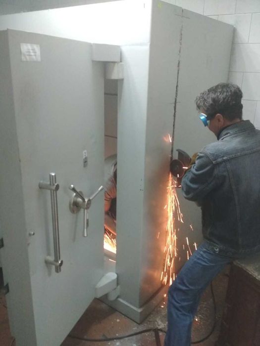 Послуги професійних вантажників. Квартири, офіси, такелажні роботи.