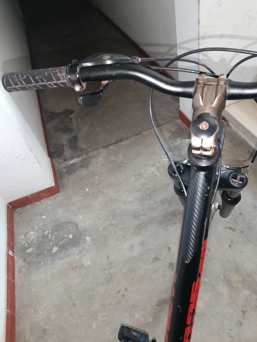 75€ bicicleta de alumínio roda 26 pegar e andar  suspensão e mudanças