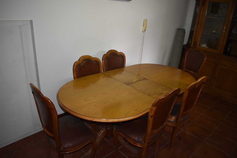 Mesa de jantar com cadeiras