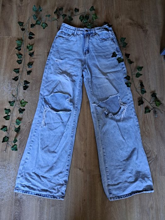 Baggy jeans z dziurami
