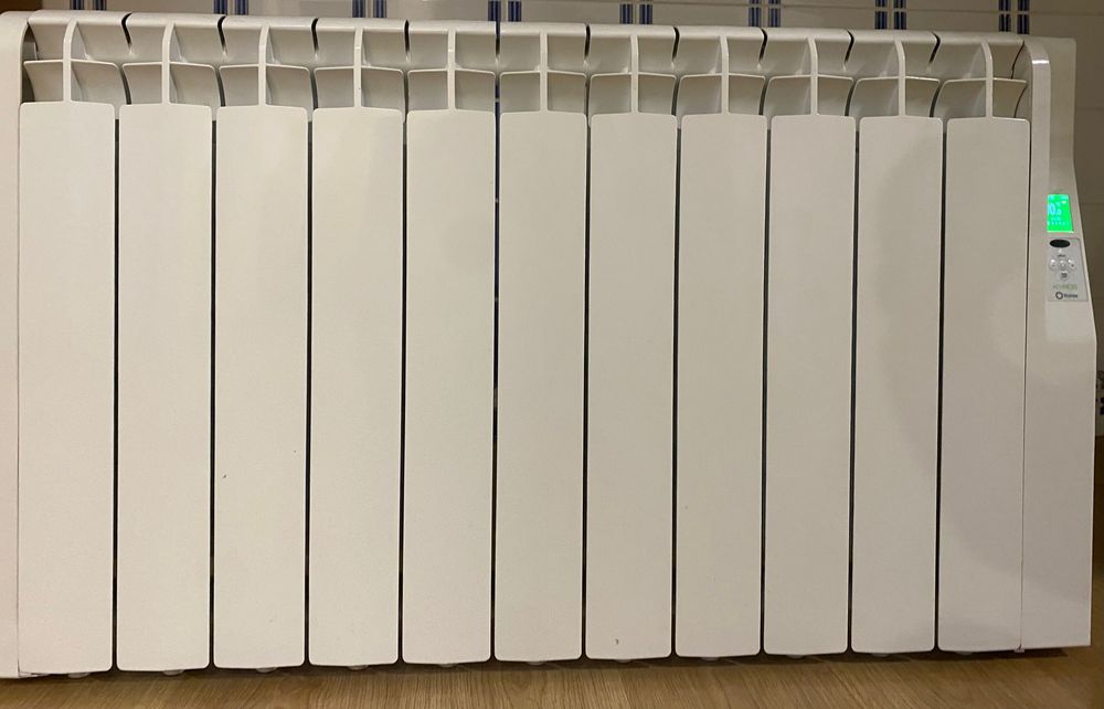 Radiador eléctrico 1210W, 11 elementos digital.