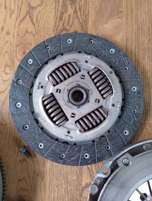 Комплект зчеплення з маховиком Опель Астра h 1.7 дизель