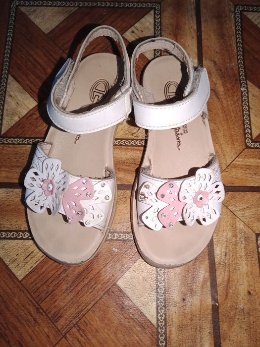 Босоніжки для дівчинки