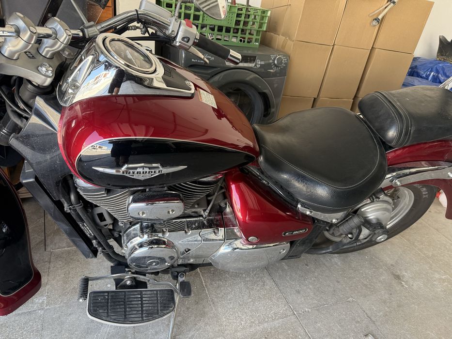 Suzuki intruder 800 com alguns extras