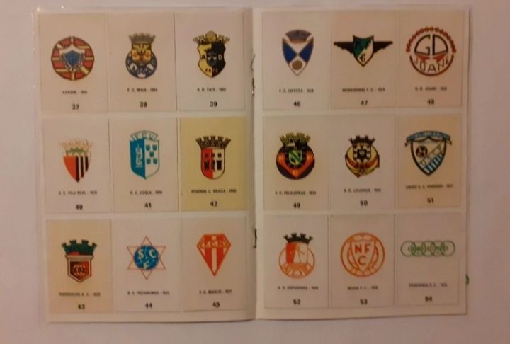 Caderneta Completa Emblemas do Meu Clube - Europer