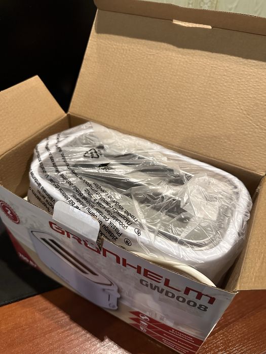 Тостер GRUNHELM GWD008 700Вт