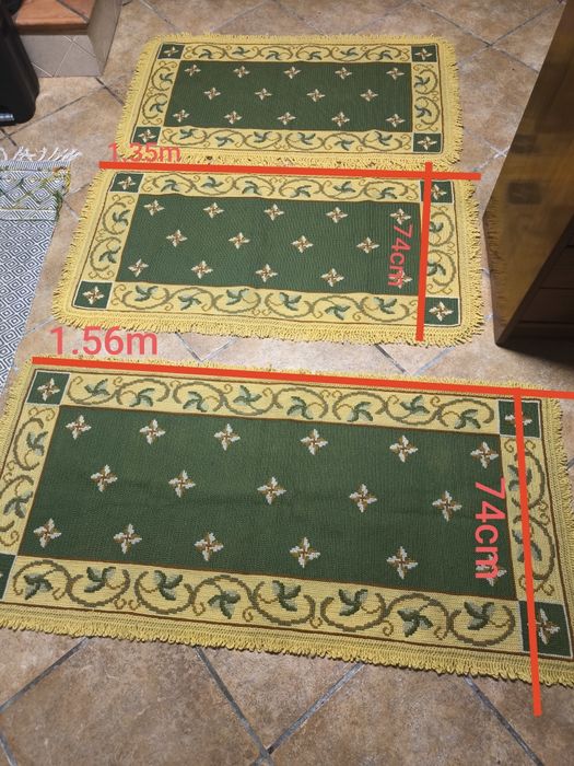 Tapetes Arraiolos Lote 3 Peças.
Conjunto de três tapetes Arraiolos com