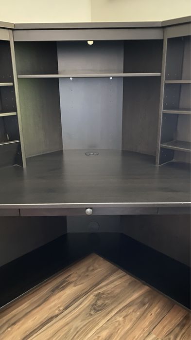 Secretaria de canto com estante IKEA HEMMES