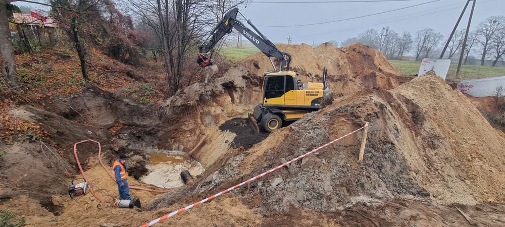 Uslugi ziemne , przepusty, transport piachu , gruzu , wyburzenia .