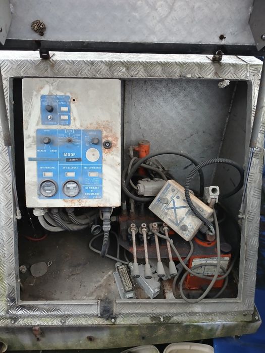 Przyczepa drogowa sygnalizacyjna nissen