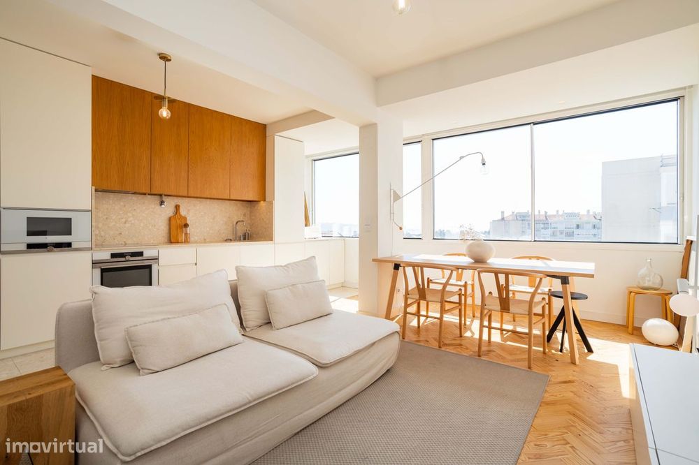 T2 Remodelado por Arquiteto na Ajuda, Mobilado, com Vista Rio e Varand