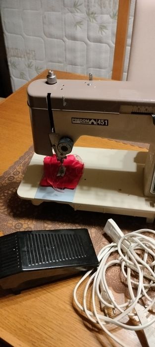 Maszyna do szycia Łucznik Predom 451