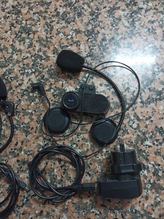 Auriculares de capacete