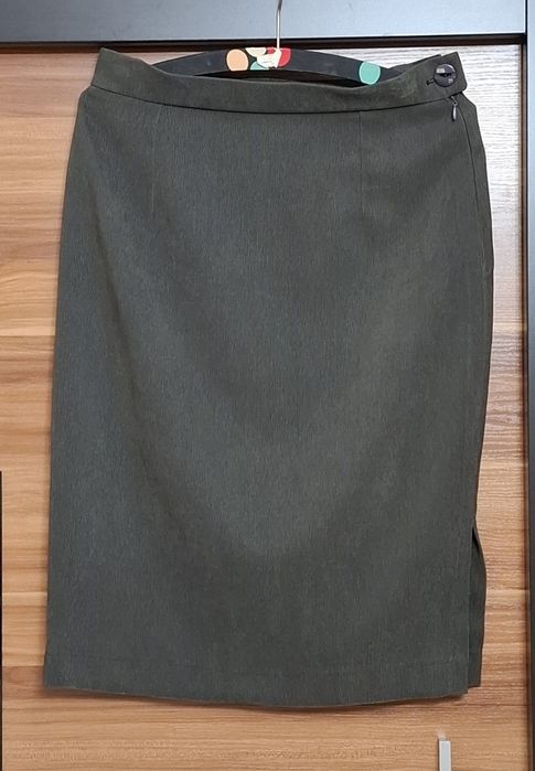 Spódnica ołówkowa z pęknięciem na boku, roz. L