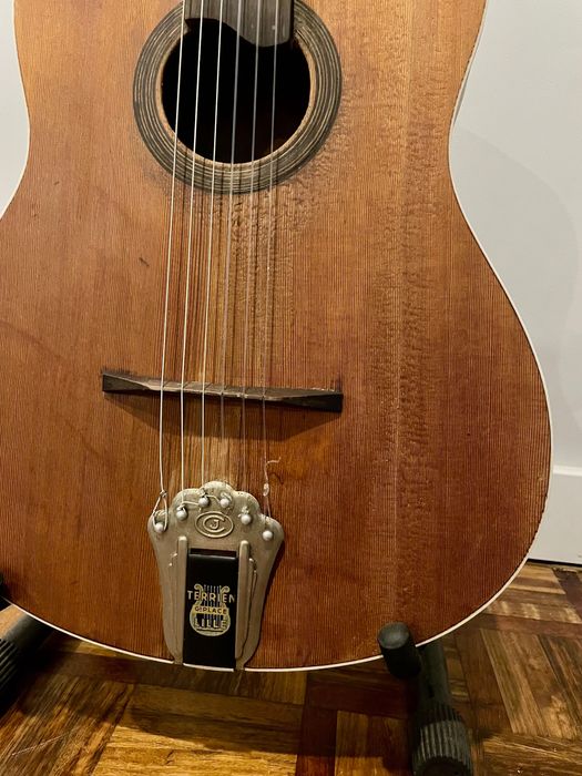 Guitarra J. Castelluccia Paris