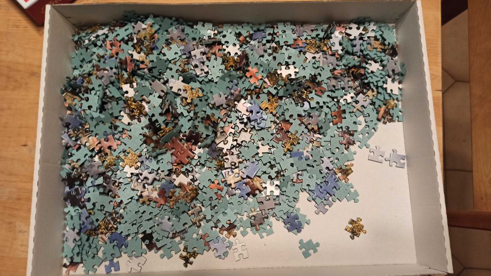 Puzzle - zestaw trzech puzzli.