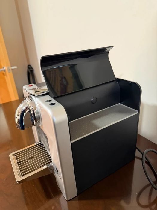 Máquina de café Le Cube Nespresso