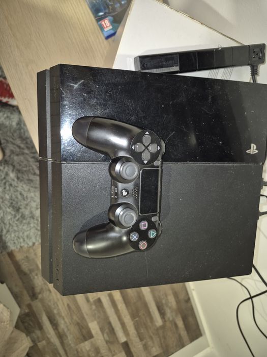 Vendo ou troco ps4 desbloqueada e xbox  serie S  por algo do meu inter