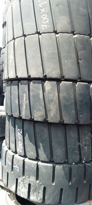 Pneus Empilhador maciços 700r12