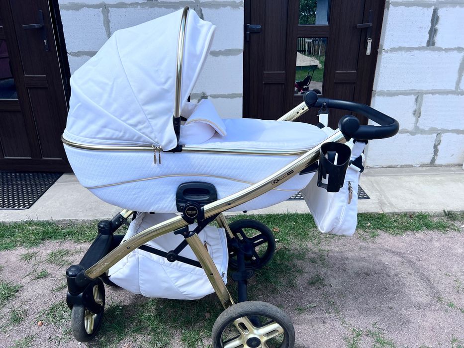 Продам гарну коляску для дівчинки