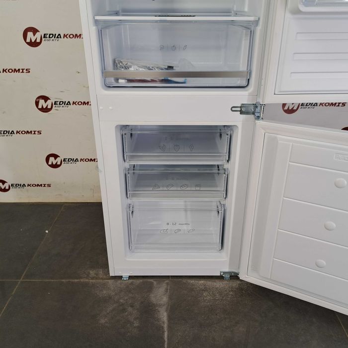 Lodówka Amica EKGCS 387 921 (2lata gwar)Klasa E / 176,9 cm wys/270 l