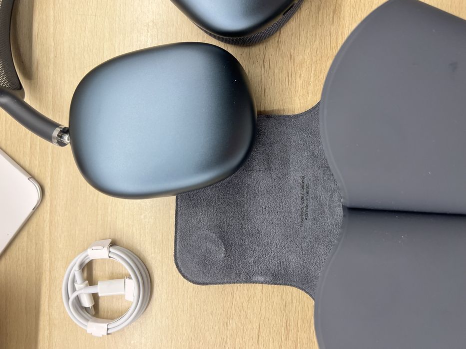 AirPods Max Midnight