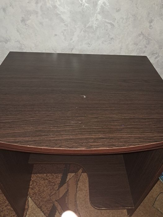 Комп'ютерний стіл