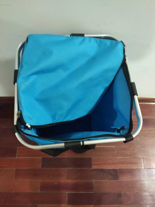Cesto de pano para roupa com rodas