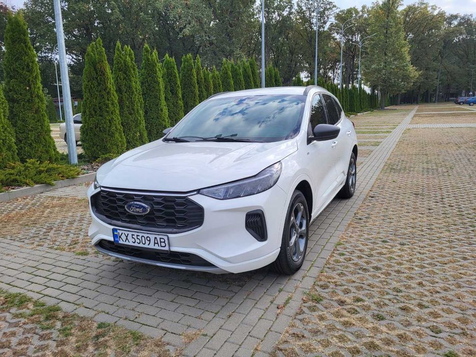Власник ПРОДАМ Ford Escape 2024