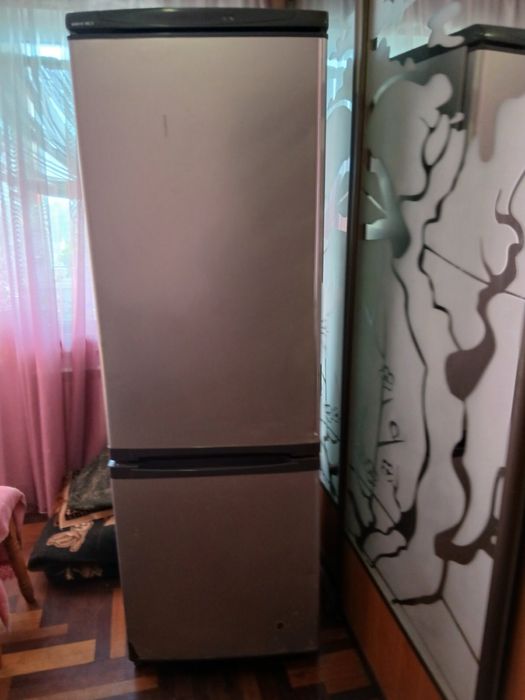 Продам холодильник