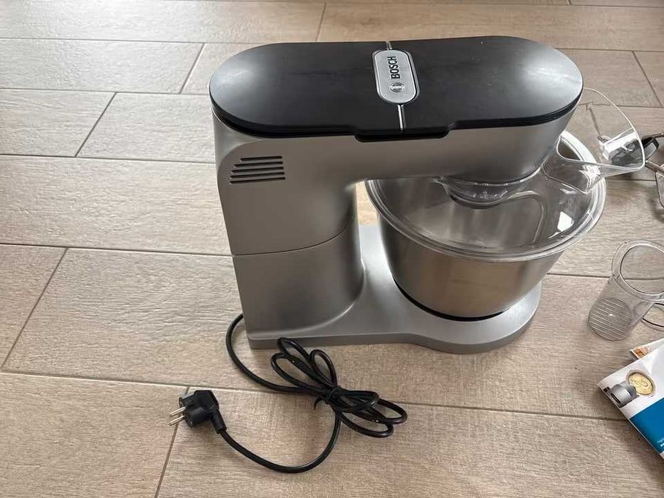 Robot kuchenny Bosch Optimum 9 z kostkarką.