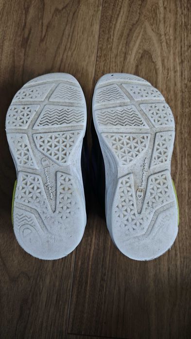 Dziecięce buty sportowe Champion rozmiar 29,5 (świecące)