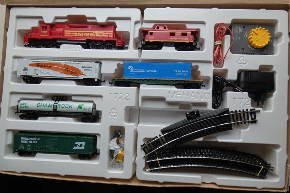 Comboio eletrico Mehano escala HO;caixa origem;117,5x95,5;ler anuncio