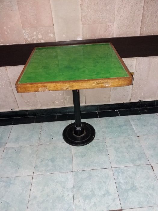 Столы для бара на металлических стойках