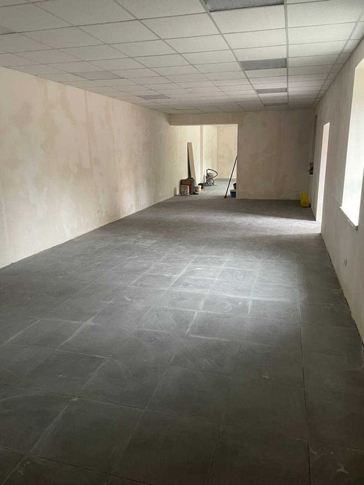 Сдам в аренду помещение площадью 95м2, первый этаж.