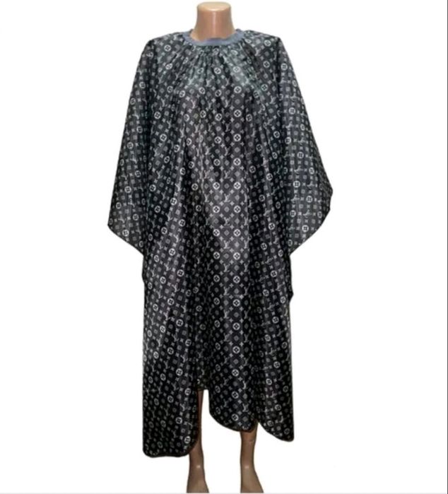 Парикмахерский пеньюар-накидка для клиента.