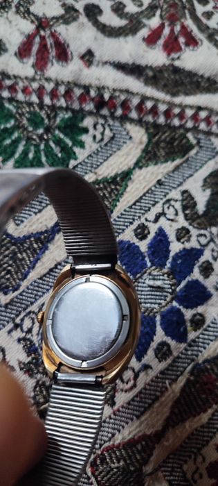 Часы позолоченные