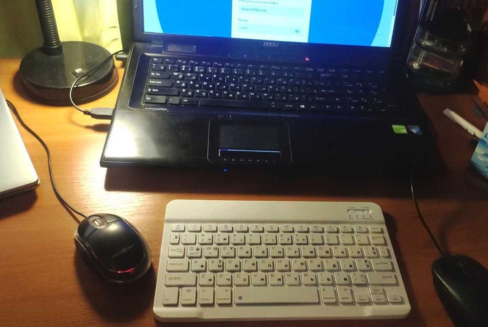 Безпровідна bluetooth клавіатура українізована акумуляторна! Блютуз