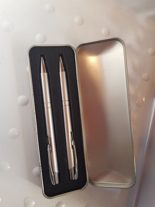 Conj.  caneta e lapiseira com estojo metálico