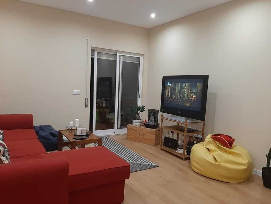 Aluga-se quarto a estudante, em Faro