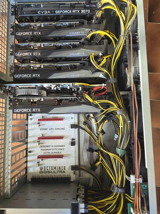 Vendo Rigs Octominer X8 e X12 para Mineração