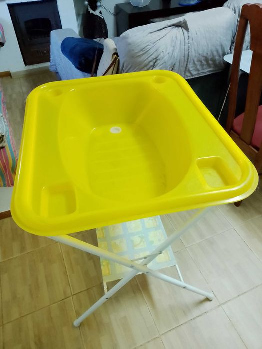 Berço com colchao e banhheira  suporte