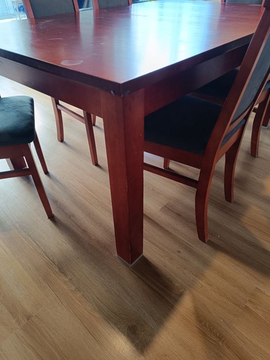 Sprzedam stół z krzesłami