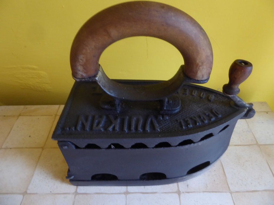 Stare rzadkie żelazko węglowe