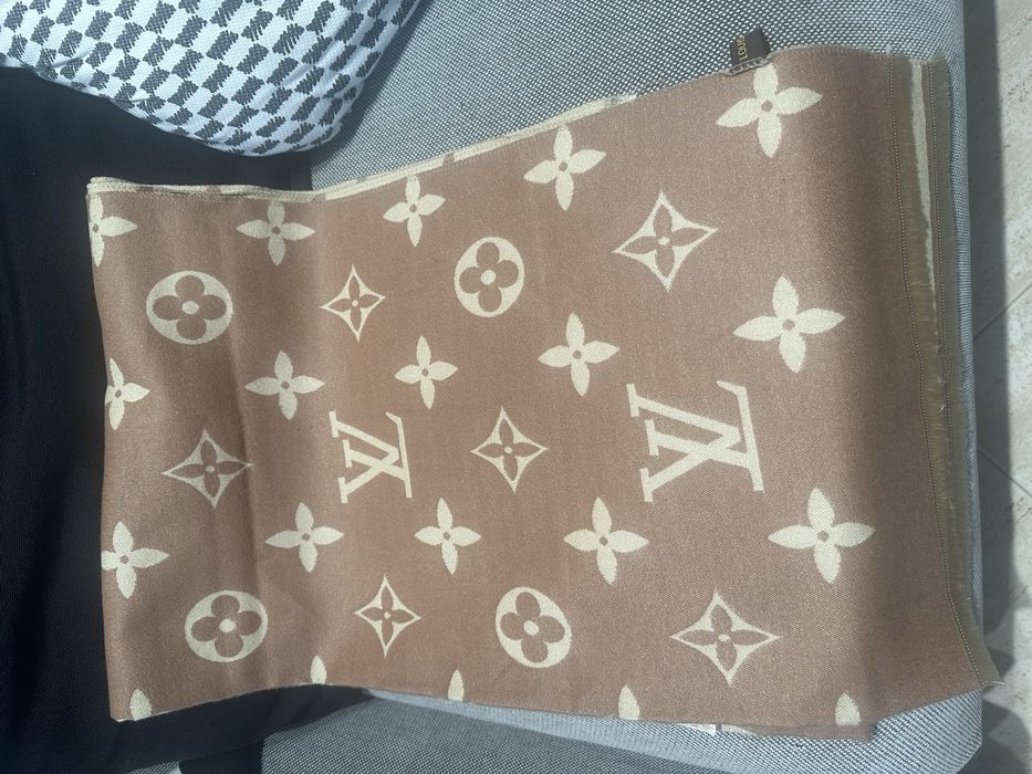 Caschecol Louis Vitton