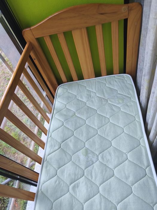 Cama de grades com colchão