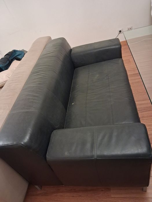 Sofá preto Ikea usado