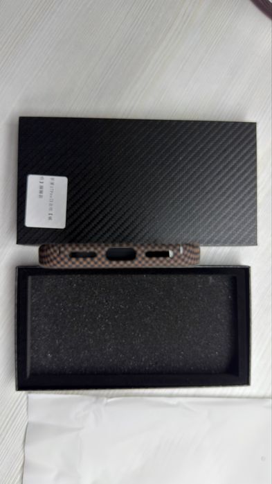 Карбоновий чехол для iPhone 17 pro