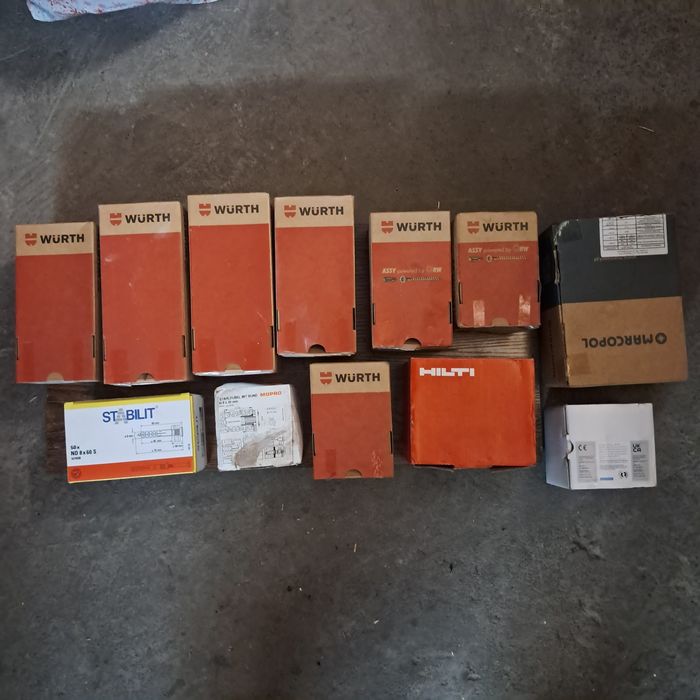 Wkręty śruby kołki mix